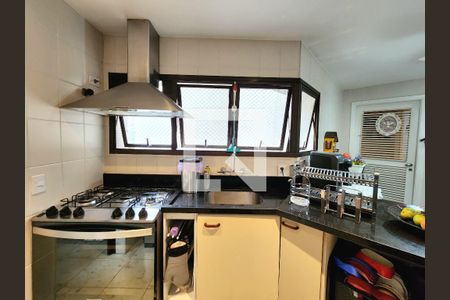 Cozinha de apartamento à venda com 3 quartos, 161m² em Vila Nova Conceição, São Paulo