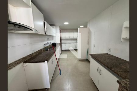 Cozinha de apartamento à venda com 3 quartos, 250m² em Icaraí, Niterói