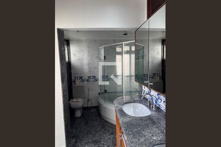 Banheiro de apartamento à venda com 3 quartos, 250m² em Icaraí, Niterói