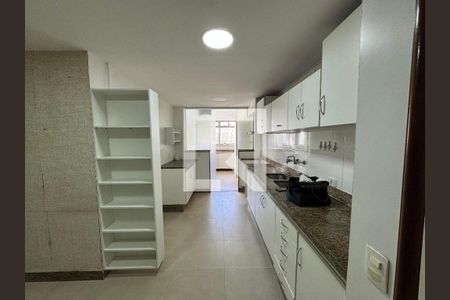 Cozinha de apartamento à venda com 3 quartos, 250m² em Icaraí, Niterói