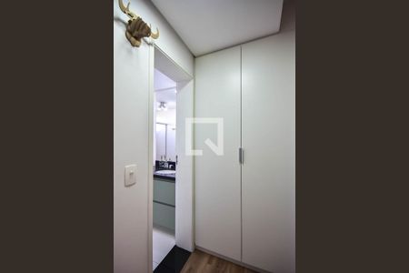 Corredor de apartamento à venda com 2 quartos, 75m² em Vila Suzana, São Paulo