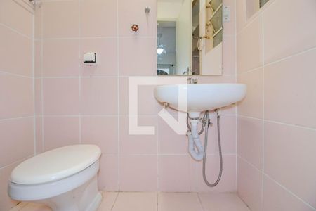 Banheiro de kitnet/studio à venda com 1 quarto, 29m² em Independência, Porto Alegre