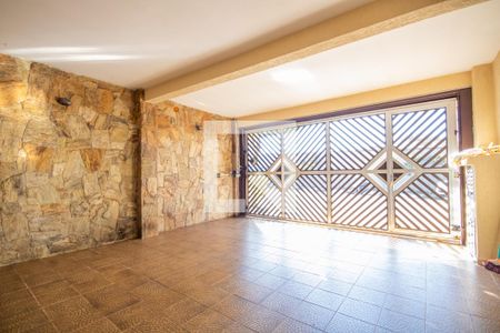 Garagem de casa à venda com 4 quartos, 208m² em Quitaúna, Osasco
