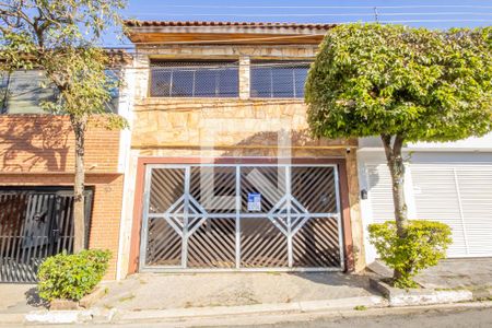 Fachada de casa à venda com 4 quartos, 208m² em Quitaúna, Osasco