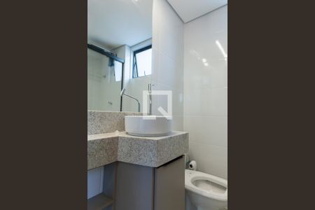 Banheiro de apartamento à venda com 1 quarto, 50m² em Funcionários, Belo Horizonte