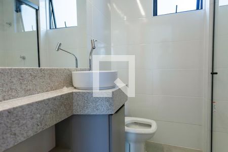 Banheiro de apartamento à venda com 1 quarto, 50m² em Funcionários, Belo Horizonte