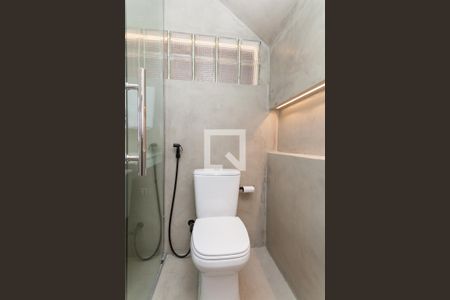Banheiro de kitnet/studio para alugar com 1 quarto, 40m² em Santo Agostinho, Belo Horizonte