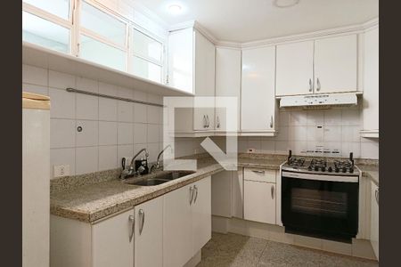 Cozinha de casa à venda com 4 quartos, 325m² em Alto de Pinheiros, São Paulo
