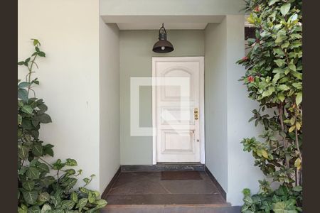 Porta de entrada de casa à venda com 4 quartos, 325m² em Alto de Pinheiros, São Paulo