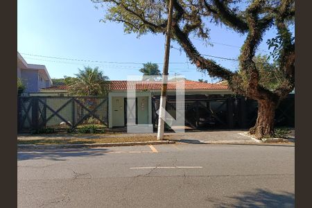 Fachada de casa à venda com 4 quartos, 325m² em Alto de Pinheiros, São Paulo