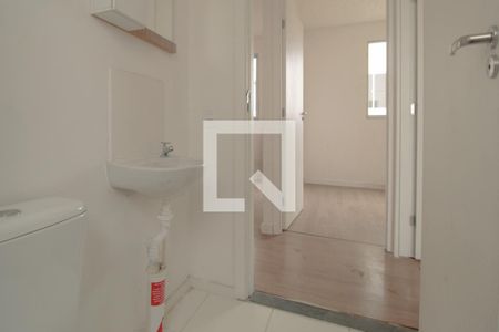 Banheiro de apartamento à venda com 2 quartos, 42m² em Rubem Berta, Porto Alegre