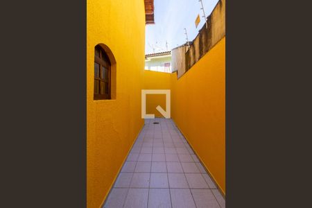 Corredor Lateral de casa à venda com 3 quartos, 195m² em Jardim Rossi, Guarulhos