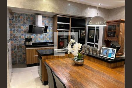 Casa à venda com 3 quartos, 240m² em Jardim Peri, São Paulo