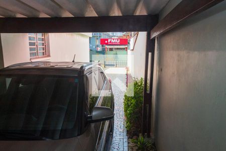 Garagem de casa para alugar com 3 quartos, 336m² em Jardim dos Lagos, São Paulo