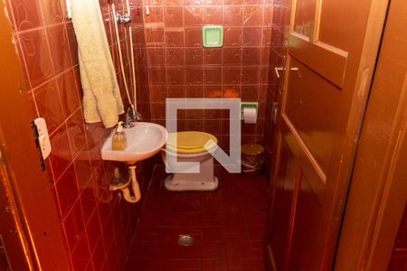Banheiro de serviço de casa para alugar com 3 quartos, 336m² em Jardim dos Lagos, São Paulo