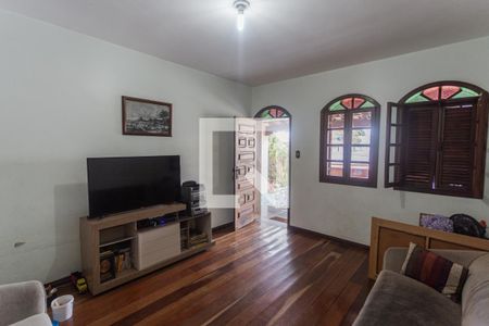 Sala de casa à venda com 3 quartos, 400m² em Cachoeirinha, Belo Horizonte