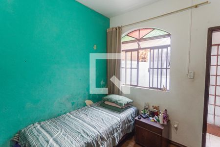 Quarto de casa à venda com 3 quartos, 400m² em Cachoeirinha, Belo Horizonte