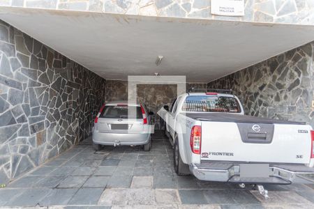 Garagem de casa à venda com 3 quartos, 400m² em Cachoeirinha, Belo Horizonte