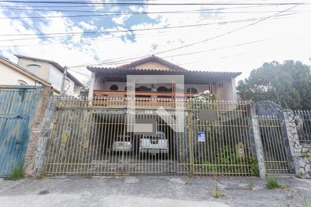 Fachada de casa à venda com 3 quartos, 400m² em Cachoeirinha, Belo Horizonte