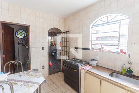 Cozinha de casa à venda com 3 quartos, 400m² em Cachoeirinha, Belo Horizonte