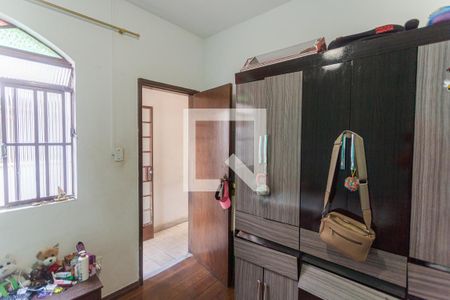 Quarto de casa à venda com 3 quartos, 400m² em Cachoeirinha, Belo Horizonte