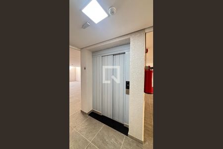 Elevador de apartamento à venda com 2 quartos, 67m² em Jardim Santo Alberto, Santo André