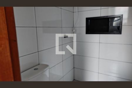 Banheiro Social de apartamento para alugar com 1 quarto, 26m² em Vila Carrão, São Paulo