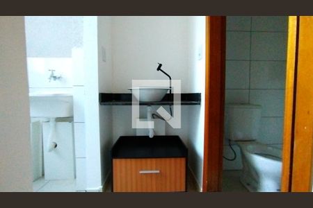 Banheiro Social de apartamento para alugar com 1 quarto, 26m² em Vila Carrão, São Paulo