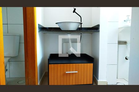 Banheiro de apartamento para alugar com 1 quarto, 26m² em Vila Carrão, São Paulo