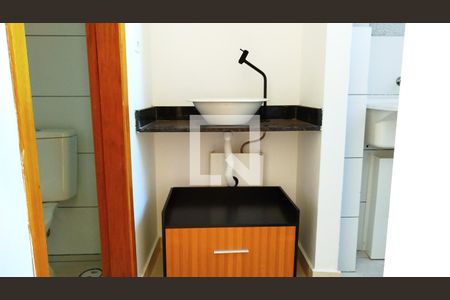 Banheiro de apartamento para alugar com 1 quarto, 26m² em Vila Carrão, São Paulo