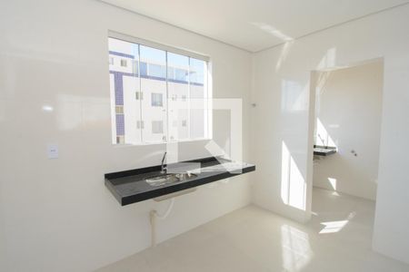 Cozinha de apartamento à venda com 2 quartos, 62m² em Novo Riacho, Contagem