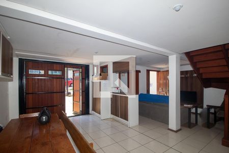 Sala de casa à venda com 3 quartos, 150m² em Petrópolis, Porto Alegre