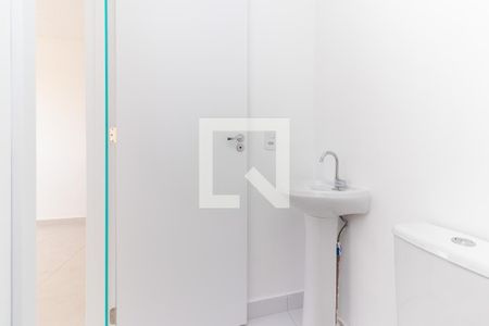 Banheiro de apartamento para alugar com 2 quartos, 32m² em Vila Carmosina, São Paulo