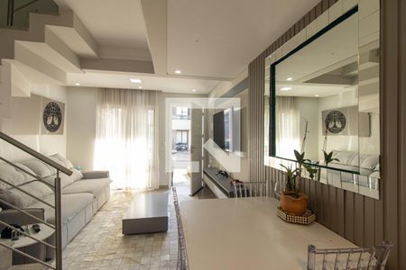 Sala de casa de condomínio para alugar com 2 quartos, 80m² em Atuba, Curitiba