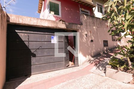 Fachada de casa à venda com 3 quartos, 200m² em Novo Glória, Belo Horizonte