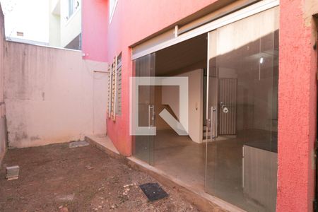 Área Externa de casa à venda com 3 quartos, 200m² em Novo Glória, Belo Horizonte