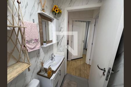 Banheiro de apartamento à venda com 2 quartos, 46m² em Santos Dumont, São Leopoldo