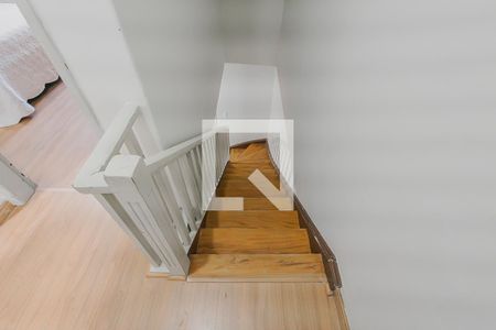 Escada de casa para alugar com 2 quartos, 140m² em Pinheiros, São Paulo