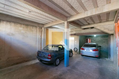Garagem de casa à venda com 4 quartos, 420m² em Goiânia, Belo Horizonte