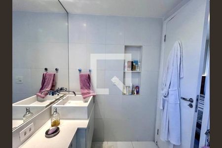 Banheiro da Suíte de apartamento para alugar com 1 quarto, 77m² em Alto de Pinheiros, São Paulo