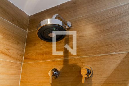 Banheiro de kitnet/studio para alugar com 1 quarto, 18m² em Pinheiros, São Paulo