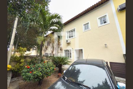 Fachada de casa à venda com 3 quartos, 93m² em Penha Circular, Rio de Janeiro