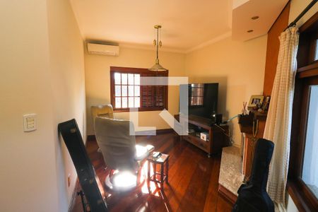 Sala de TV de casa de condomínio à venda com 4 quartos, 300m² em Cavalhada, Porto Alegre