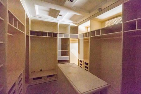 Closet da suíte de casa de condomínio para alugar com 6 quartos, 1700m² em Alphaville, Santana de Parnaíba