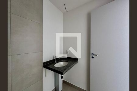 Banheiro de kitnet/studio à venda com 0 quarto, 23m² em Vila Cordeiro, São Paulo