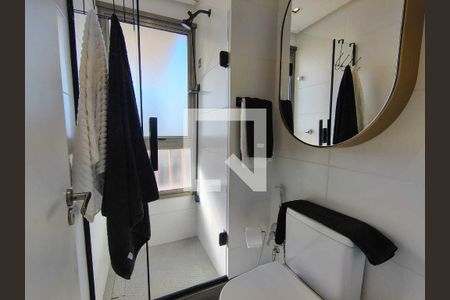 Banheiro de apartamento à venda com 1 quarto, 44m² em Menino Deus, Porto Alegre