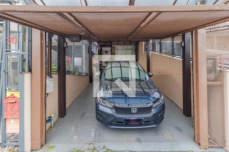 Garagem de casa à venda com 2 quartos, 96m² em Guarujá, Porto Alegre