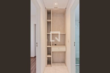 Corredor de apartamento para alugar com 1 quarto, 53m² em Jardim das Laranjeiras, São Paulo