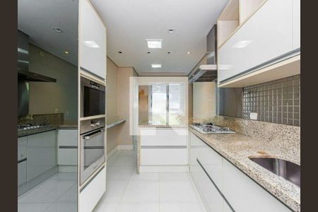 Apartamento para alugar com 3 quartos, 210m² em Vila Suzana, São Paulo