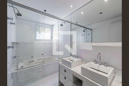 Apartamento para alugar com 3 quartos, 210m² em Vila Suzana, São Paulo